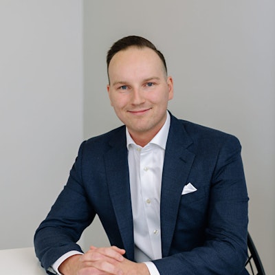 SalespersonJanz Josh 